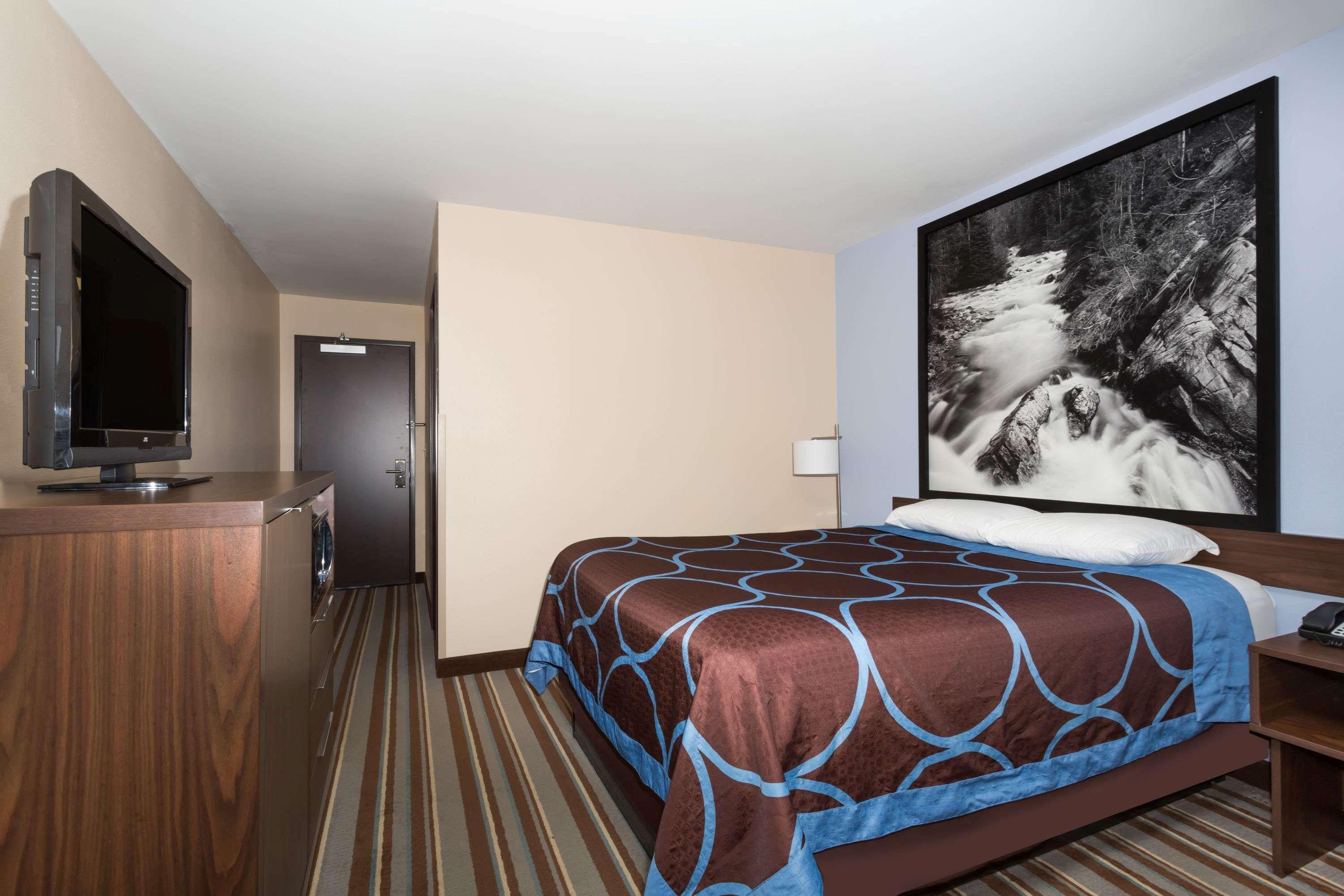 Super 8 By Wyndham Longmont/Twin Peaks Hotel Exterior photo